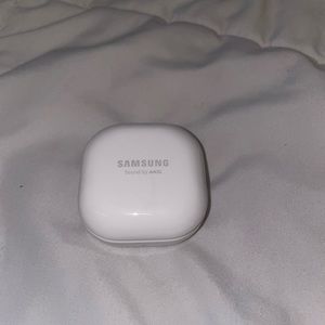Samsung earbuds in white